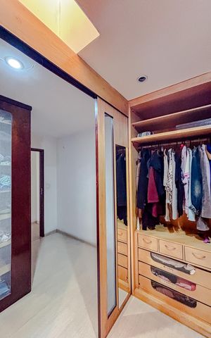 Casa de condomínio à venda com 250m², 3 quartos e 4 vagasCloset da suíte