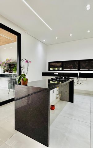 Casa de condomínio para alugar com 320m², 4 quartos e 4 vagas
