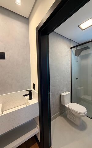 Casa de condomínio para alugar com 200m², 4 quartos e 3 vagasBanheiro da Suíte Superior