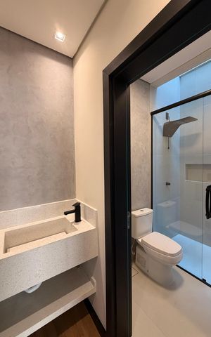 Casa de condomínio para alugar com 200m², 4 quartos e 3 vagasBanheiro da Suíte 2