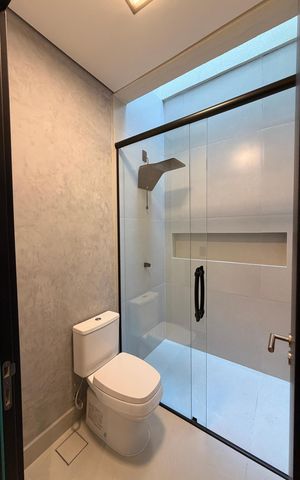 Casa de condomínio para alugar com 200m², 4 quartos e 3 vagasBanheiro da Suíte 2