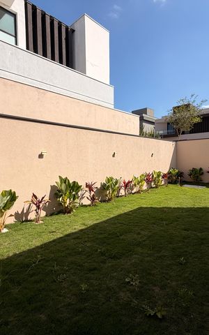 Casa de condomínio para alugar com 200m², 4 quartos e 3 vagasQuintal