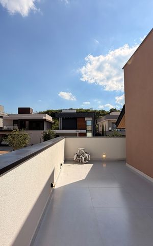 Casa de condomínio para alugar com 200m², 4 quartos e 3 vagasMezanino