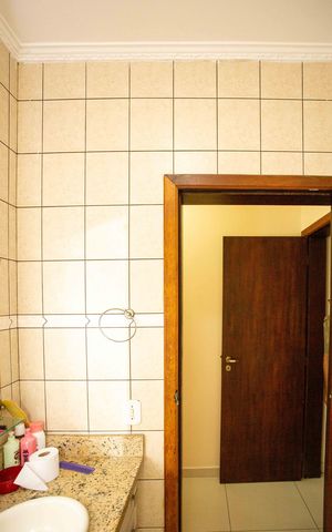 Casa à venda com 176m², 3 quartos e 2 vagasBanheiro 2