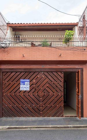 Casa à venda com 176m², 3 quartos e 2 vagasFachada