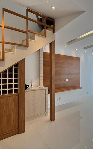 Apartamento para alugar com 105m², 1 quarto e 2 vagas Apartamento para alugar com 105m², 1 quarto e 2 vagasEscada