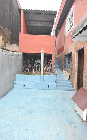 Casa à venda com 137m², 3 quartos e 3 vagas Casa à venda com 137m², 3 quartos e 3 vagasÁrea externa