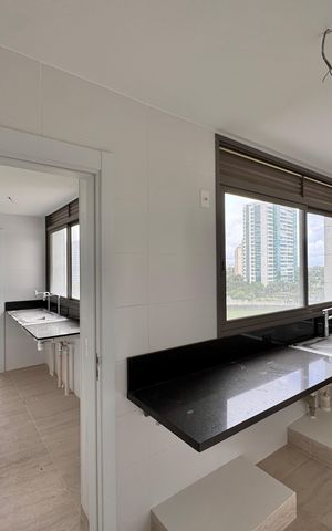 Apartamento para alugar com 182m², 3 quartos e 3 vagasCozinha e Área de Serviço