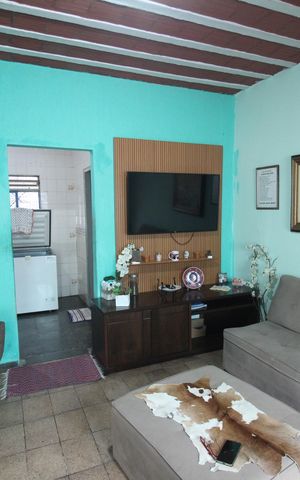 Casa à venda com 365m², 2 quartos e 6 vagasSala