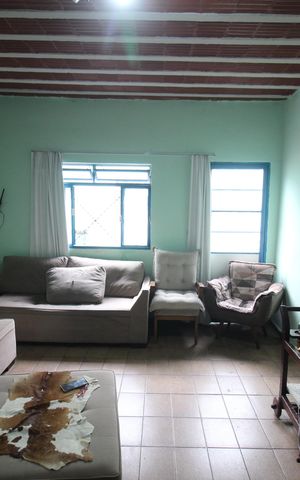 Casa à venda com 365m², 2 quartos e 6 vagasSala