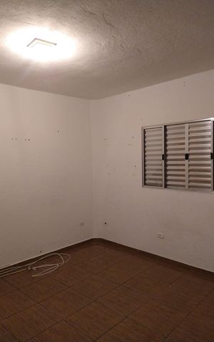 Casa à venda com 303m², 5 quartos e 5 vagas Casa à venda com 303m², 5 quartos e 5 vagasQuarto 4