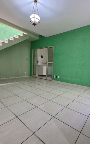 Casa para alugar com 250m², 5 quartos e 3 vagas Casa para alugar com 250m², 5 quartos e 3 vagasSala