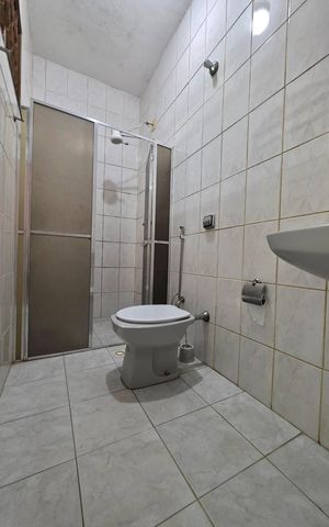 Casa para alugar com 250m², 5 quartos e 3 vagas Casa para alugar com 250m², 5 quartos e 3 vagasBanheiro 1