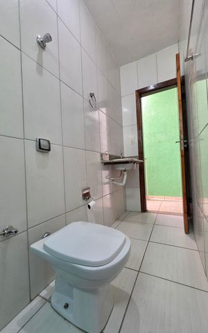 Casa para alugar com 250m², 5 quartos e 3 vagas Casa para alugar com 250m², 5 quartos e 3 vagasBanheiro 2