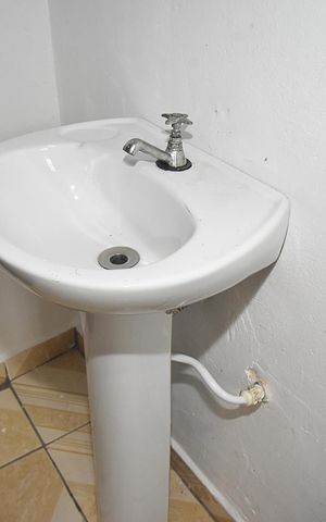 Casa para alugar com 47m², 2 quartos e 1 vaga Casa para alugar com 47m², 2 quartos e 1 vagaBanheiro
