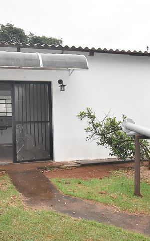 Casa para alugar com 47m², 2 quartos e 1 vaga Casa para alugar com 47m², 2 quartos e 1 vagaFachada da casa