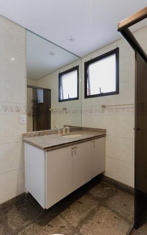 Apartamento para alugar com 252m², 4 quartos e 4 vagasBanheiro da suíte 4