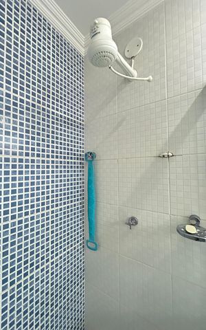 Casa de condomínio à venda com 215m², 3 quartos e 3 vagasBanheiro do Quarto 3 - Suíte