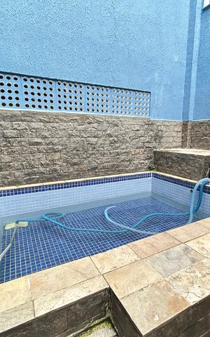 Casa de condomínio à venda com 215m², 3 quartos e 3 vagasPiscina