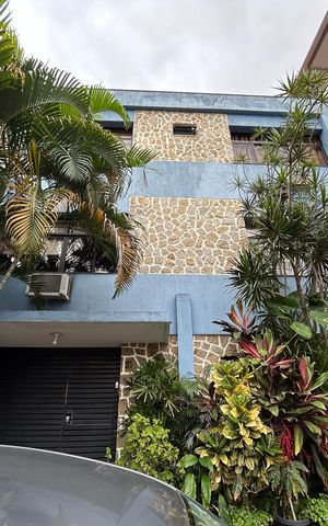 Casa de condomínio à venda com 215m², 3 quartos e 3 vagasFachada