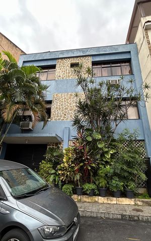 Casa de condomínio à venda com 215m², 3 quartos e 3 vagasFachada