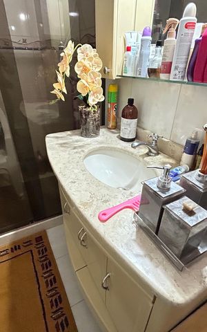 Casa de condomínio à venda com 215m², 3 quartos e 3 vagasBanheiro do Quarto 2 - Suíte
