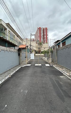 Casa de condomínio à venda com 215m², 3 quartos e 3 vagasEntrada