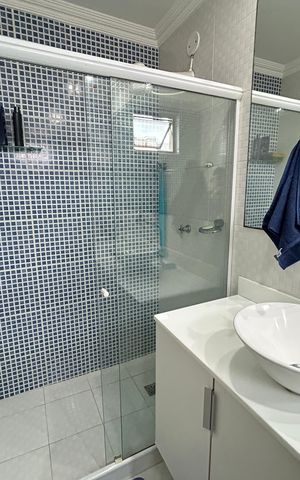 Casa de condomínio à venda com 215m², 3 quartos e 3 vagasBanheiro do Quarto 3 - Suíte