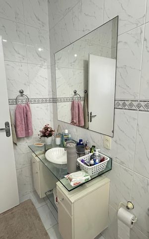 Casa de condomínio à venda com 215m², 3 quartos e 3 vagasBanheiro Social 1