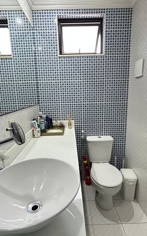 Casa de condomínio à venda com 215m², 3 quartos e 3 vagasBanheiro do Quarto 3 - Suíte