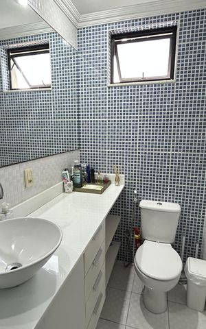 Casa de condomínio à venda com 215m², 3 quartos e 3 vagasBanheiro do Quarto 3 - Suíte