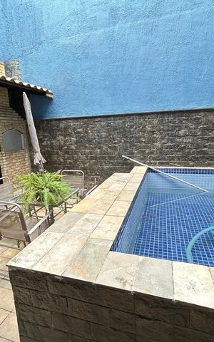 Casa de condomínio à venda com 215m², 3 quartos e 3 vagasPiscina