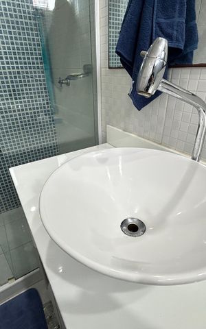 Casa de condomínio à venda com 215m², 3 quartos e 3 vagasBanheiro do Quarto 3 - Suíte
