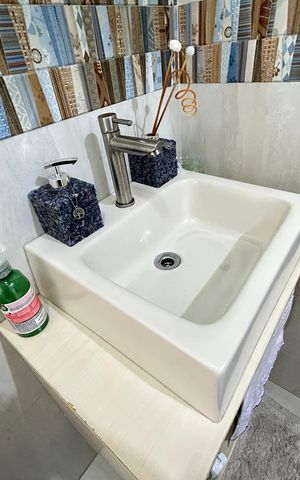 Casa de condomínio à venda com 215m², 3 quartos e 3 vagasLavabo