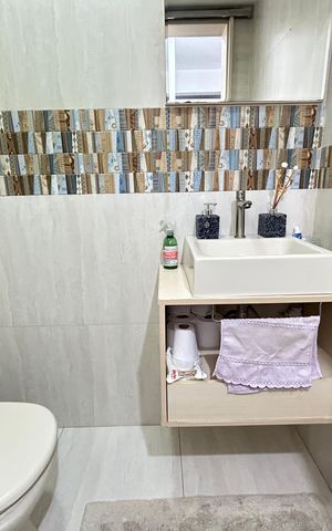 Casa de condomínio à venda com 215m², 3 quartos e 3 vagasLavabo