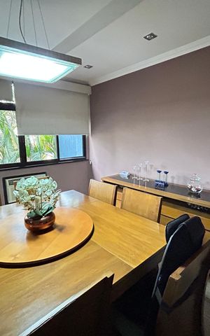 Casa de condomínio à venda com 215m², 3 quartos e 3 vagasSala