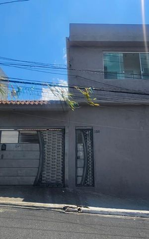 Casa para alugar com 220m², 3 quartos e 1 vaga Casa para alugar com 220m², 3 quartos e 1 vagaFachada