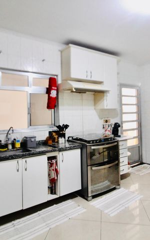 Casa para alugar com 350m², 3 quartos e 2 vagas Casa para alugar com 350m², 3 quartos e 2 vagasCozinha