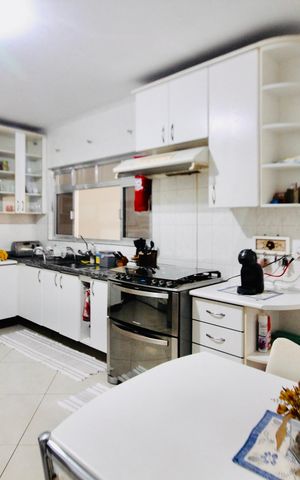 Casa para alugar com 350m², 3 quartos e 2 vagas Casa para alugar com 350m², 3 quartos e 2 vagasCozinha