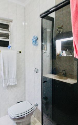 Casa para alugar com 350m², 3 quartos e 2 vagas Casa para alugar com 350m², 3 quartos e 2 vagasBanheiro da Suíte 1