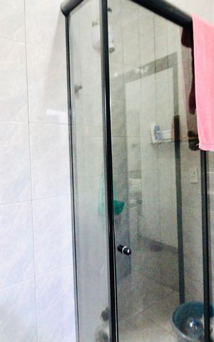 Casa para alugar com 350m², 3 quartos e 2 vagas Casa para alugar com 350m², 3 quartos e 2 vagasBanheiro da Suíte 1