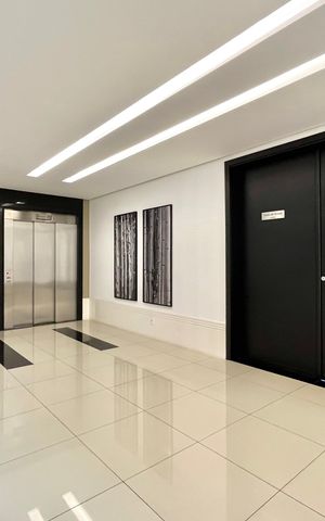 Apartamento à venda com 168m², 3 quartos e 4 vagas Apartamento à venda com 168m², 3 quartos e 4 vagasHall social