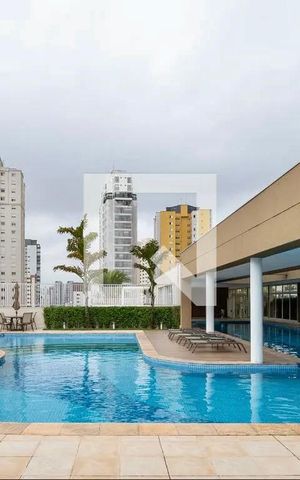 Apartamento à venda com 168m², 3 quartos e 4 vagas Apartamento à venda com 168m², 3 quartos e 4 vagasÁrea comum - Piscina