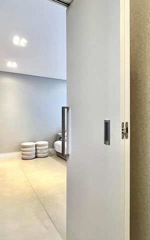 Apartamento à venda com 168m², 3 quartos e 4 vagas Apartamento à venda com 168m², 3 quartos e 4 vagasEscritório