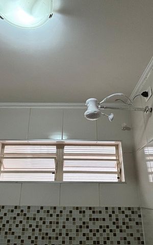 Casa para alugar com 82m², 2 quartos e 1 vaga Casa para alugar com 82m², 2 quartos e 1 vagaBanheiro