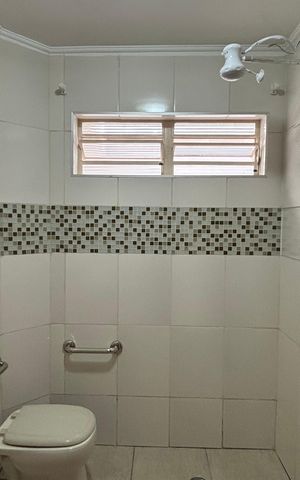 Casa para alugar com 82m², 2 quartos e 1 vaga Casa para alugar com 82m², 2 quartos e 1 vagaBanheiro