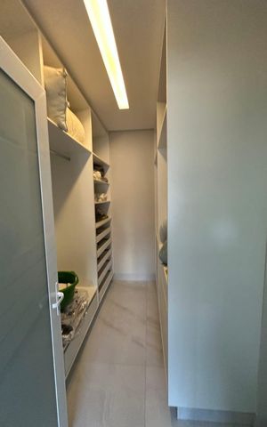 Casa de condomínio à venda com 394m², 4 quartos e 4 vagasCloset 3