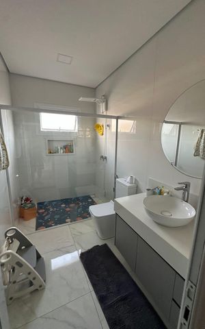 Casa de condomínio à venda com 394m², 4 quartos e 4 vagasBanheiro 1