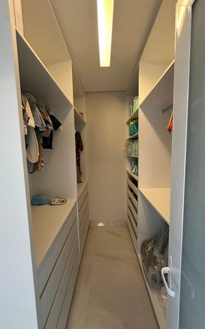 Casa de condomínio à venda com 394m², 4 quartos e 4 vagasCloset 1
