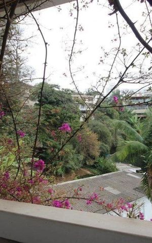 Casa à venda com 323m², 5 quartos e 3 vagas